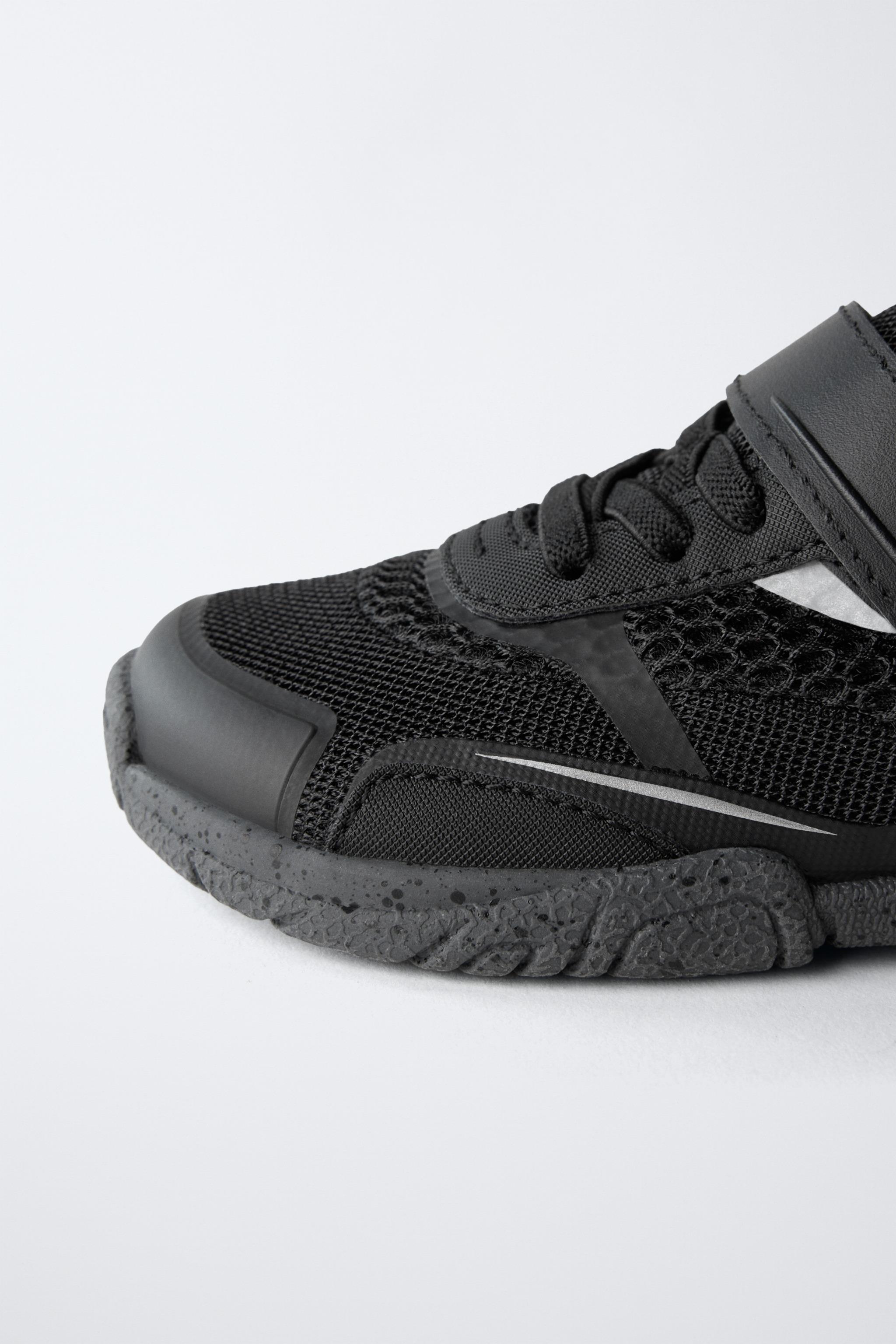 BAREFOOT SNEAKERS